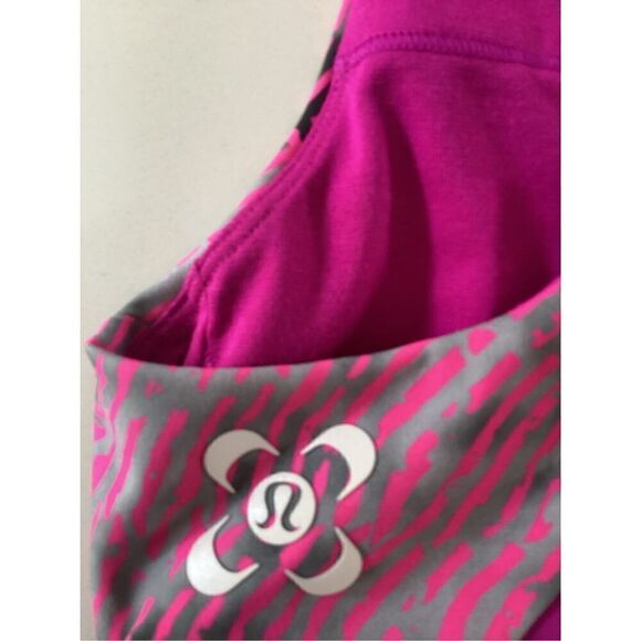 Lululemon Sz 2 Invigorate Bra Fluoro Pink Sports Bra Workout - Picture 4 of 5